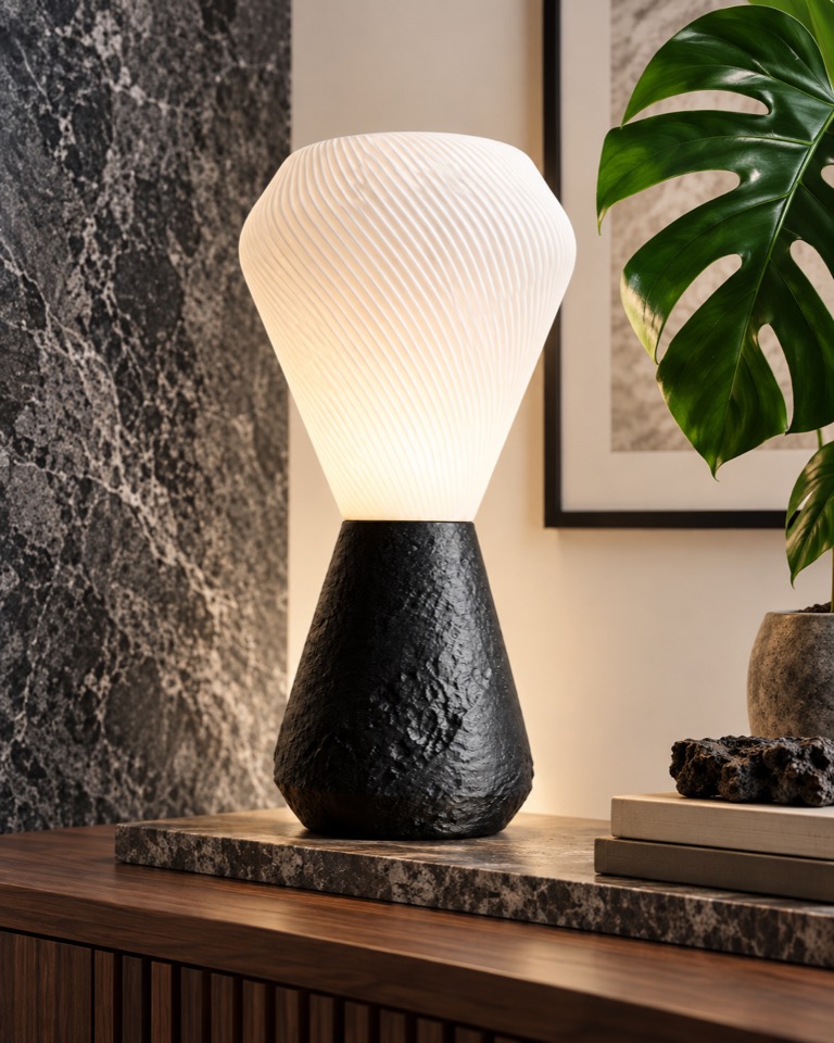 Lampe Soar près d’une plante Monstera