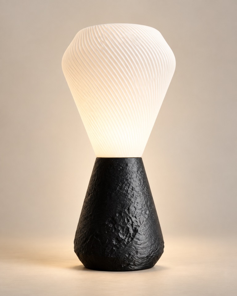 Lampe Soar sur fond studio